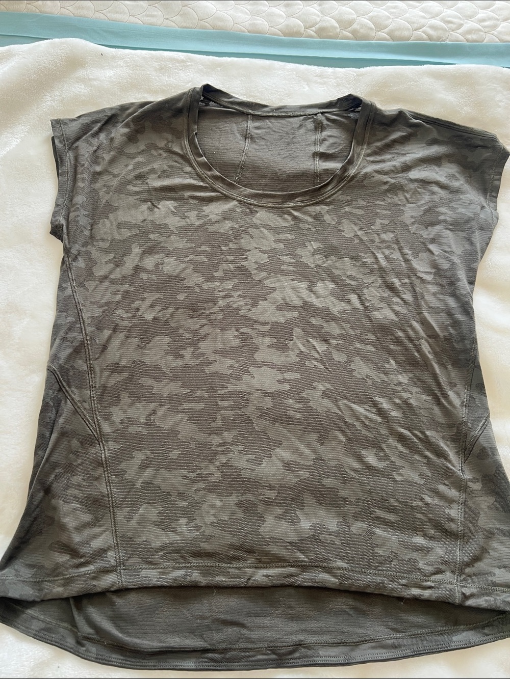 Lululemon size 6 Women's athletic Camo Short-Sleeve Tee - Olive Green